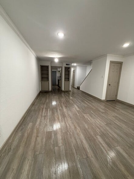 Building Photo - 7952 Leonora St