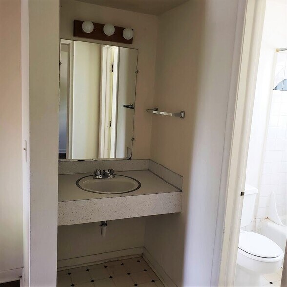 Bathroom - 1632 Greencrest Ave