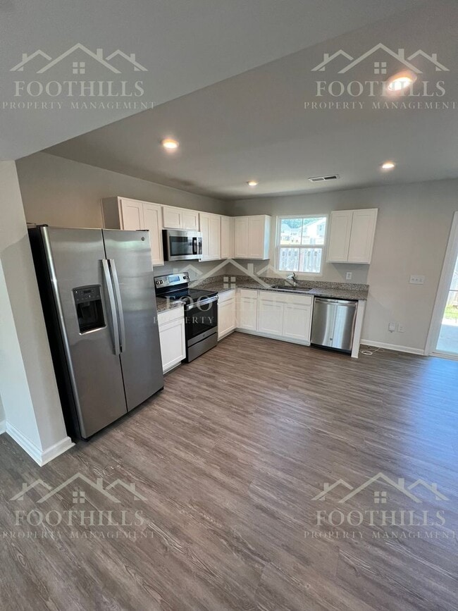 Building Photo - 167 Nicklaus Dr