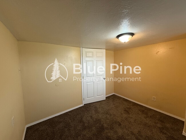 Building Photo - 321 Lomax St