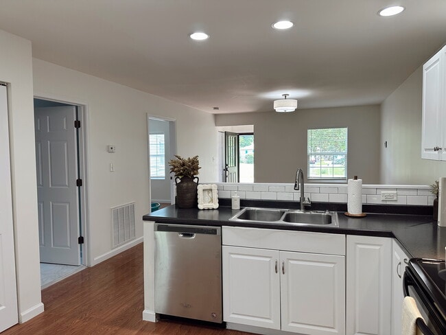 Building Photo - 1729 Fair Dr