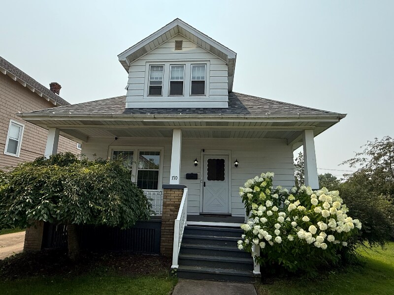 Building Photo - 710 Eleanor Pl