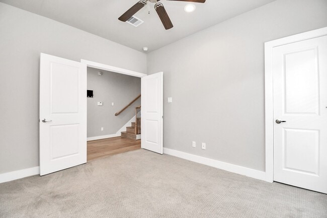 Building Photo - 1105 Olivier Ln