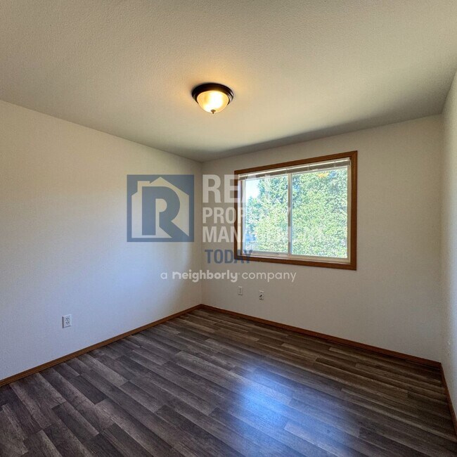 Building Photo - Akshanx LLC - 425/427 (Cascade Group - Sil...