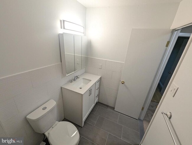 Building Photo - 988 Beechwood Pl