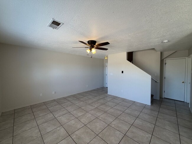 Building Photo - 3 Bedroom Home Near Unser Blvd NW & Ladera Dr NW!