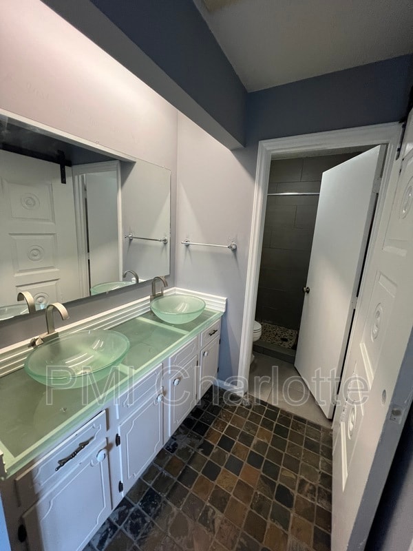 Building Photo - 8087 Charter Oak Ln