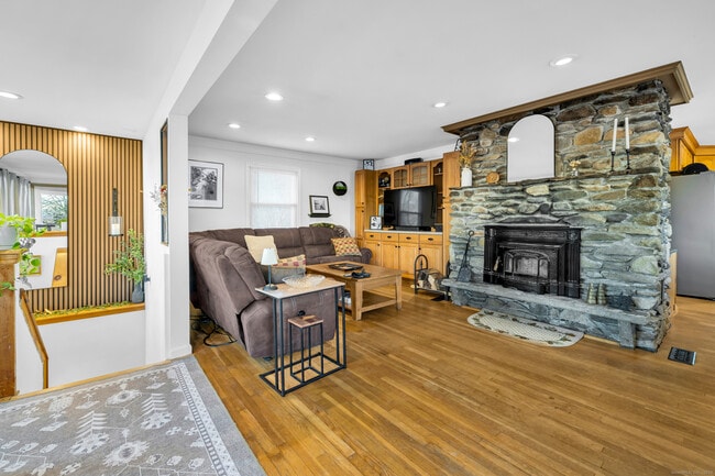 Building Photo - 25 Cottage Grove Rd