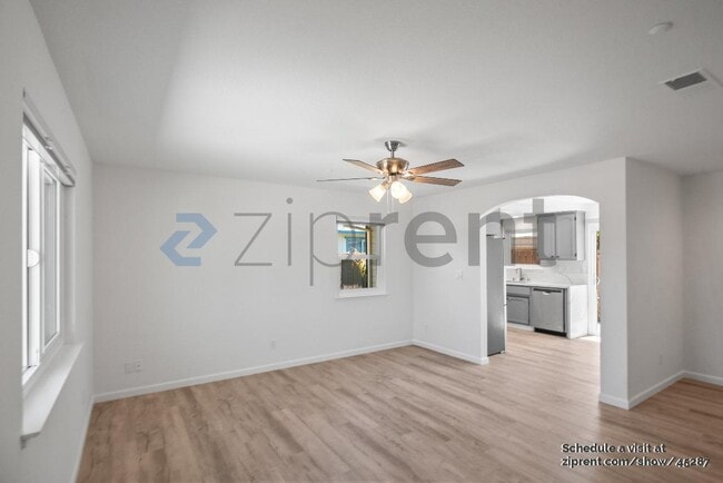 Building Photo - 2123 Chestnut St