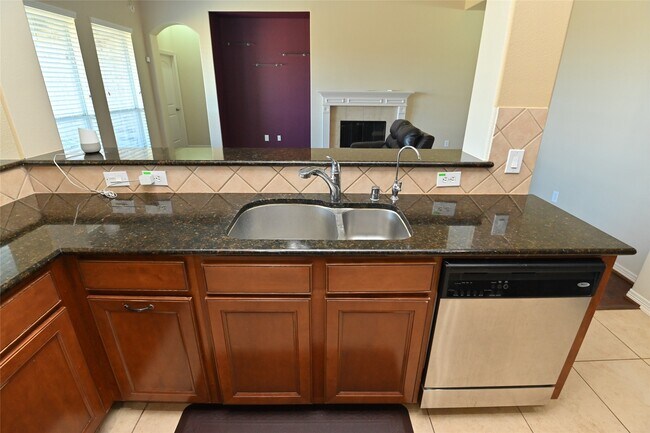Building Photo - 5215 Field Briar Ln