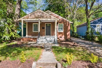 Building Photo - Gorgeous 3/2 Renovation in Downtown Raleig...