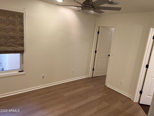 Building Photo - 4420 N 46th Pl