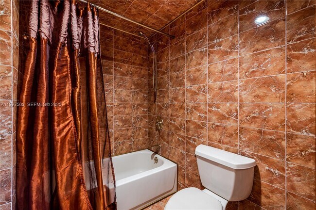 Building Photo - 19601 E Country Club Dr