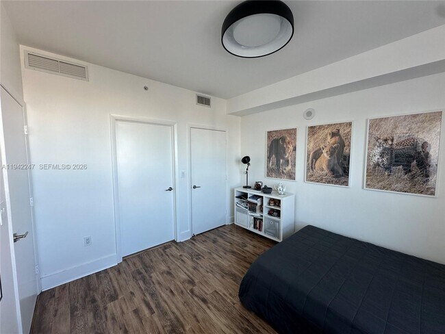 Building Photo - 90 SW 3rd St