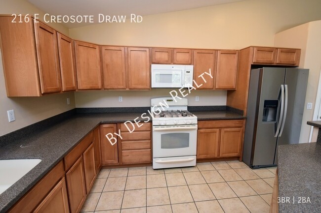 Building Photo - Corona De Tucson 3 Bed 2 Bath with Great V...