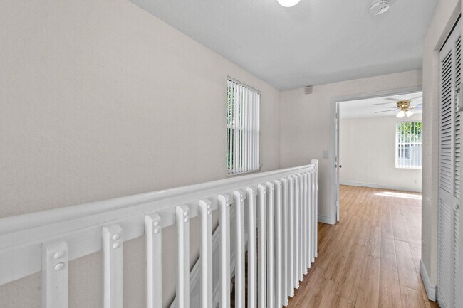 Building Photo - 954 Summit Lake Dr