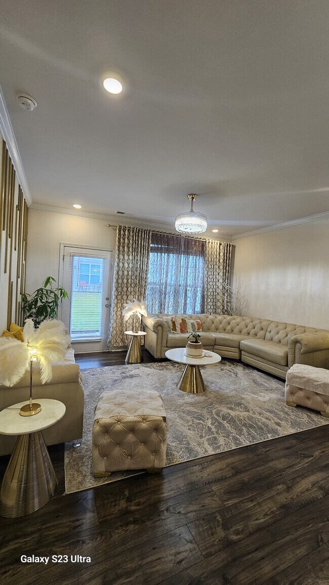 Building Photo - 1657 Pendula Ln