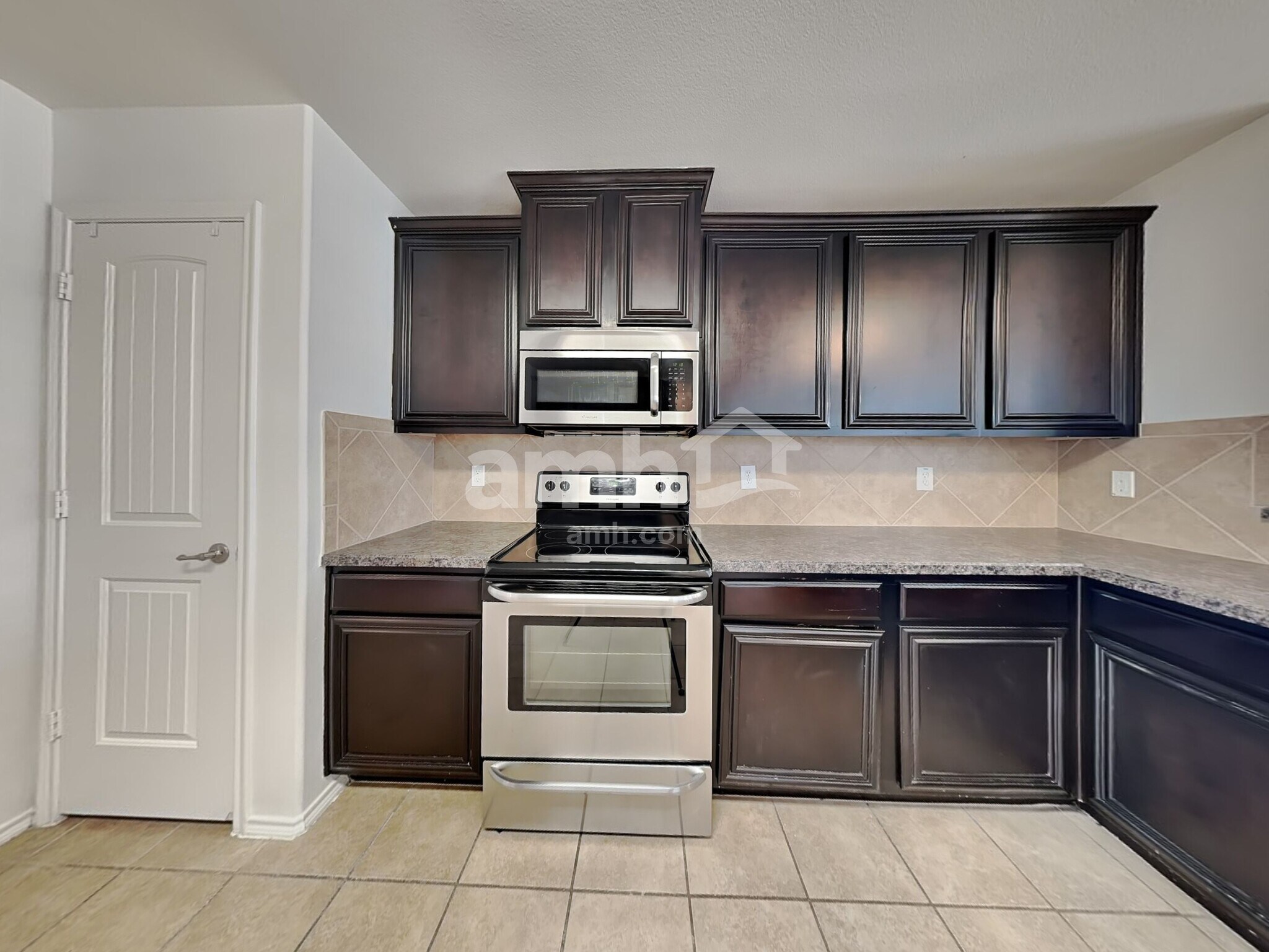 Building Photo - 2026 Wellington Pt