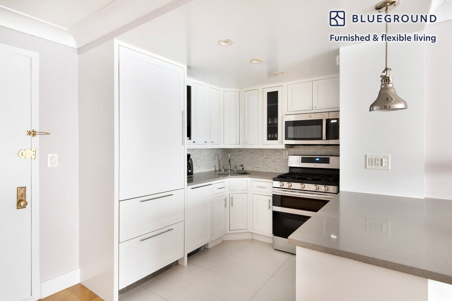 Building Photo - 50 W 97th St