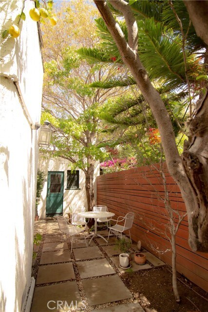 Building Photo - 3429 Descanso Dr