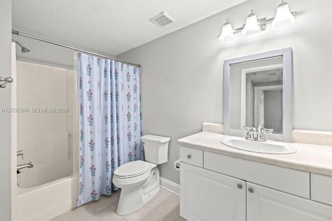 Building Photo - 5060 Fairways Cir