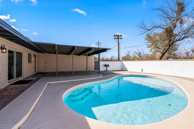 Building Photo - Charming home located in Indian Ridge Esta...