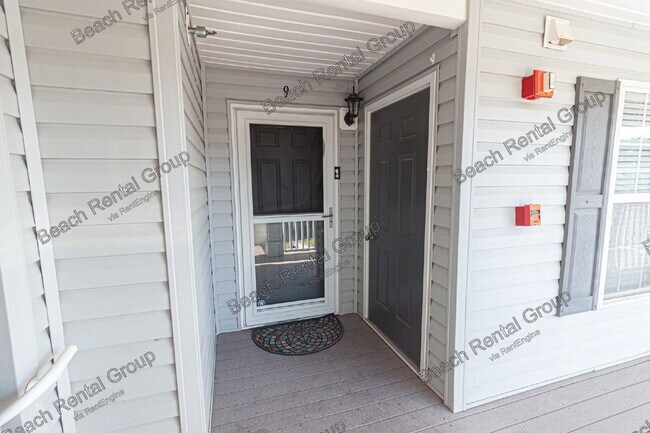 Building Photo - 4850 Meadowsweet Dr