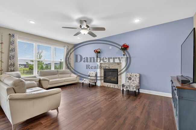 Building Photo - 24989 Reddington Ct
