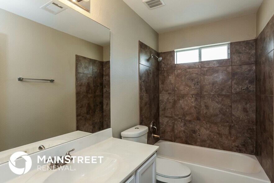 Building Photo - 8926 West Crk