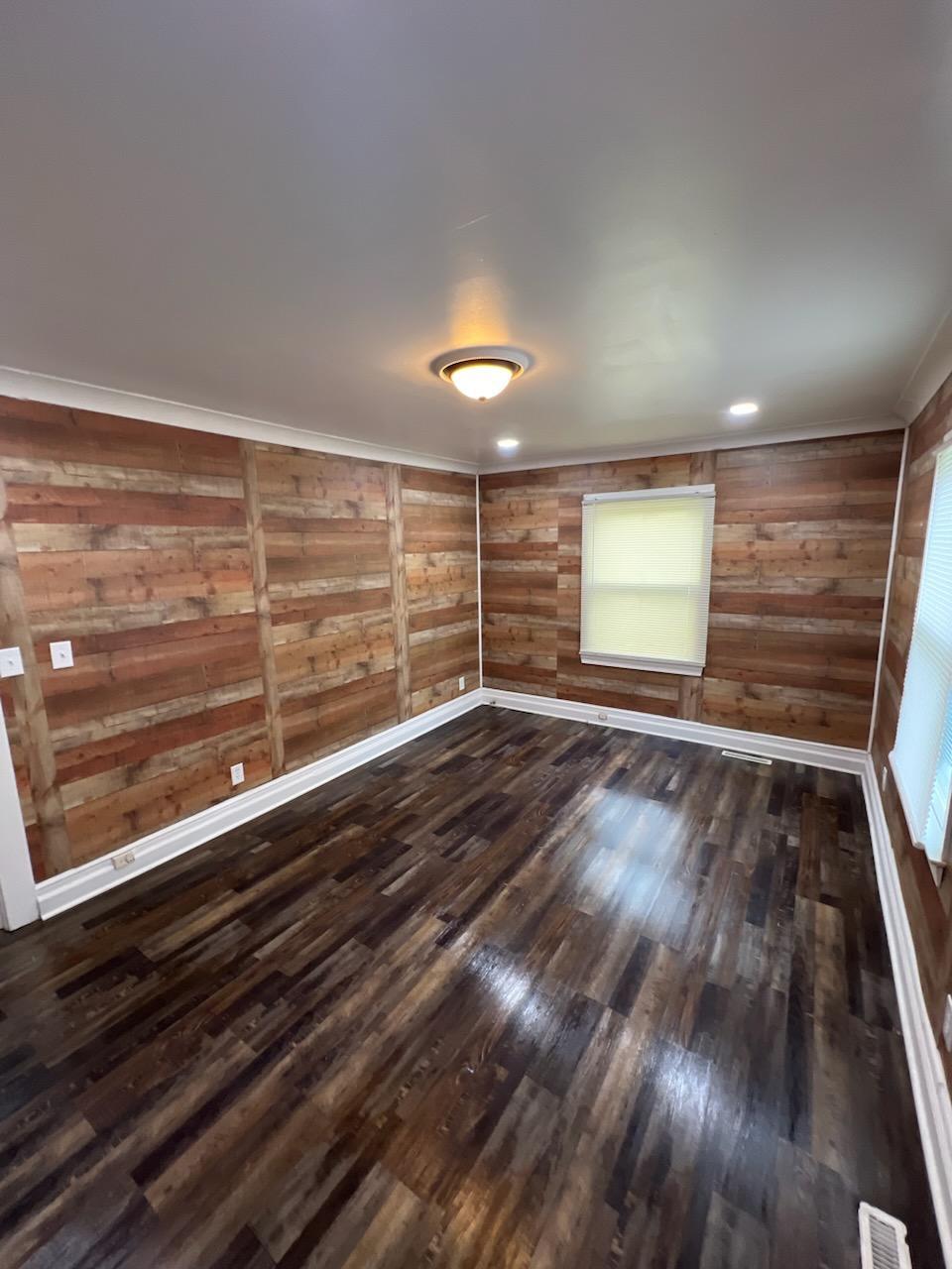 LIVINGROOM - 905 N Layton Ave