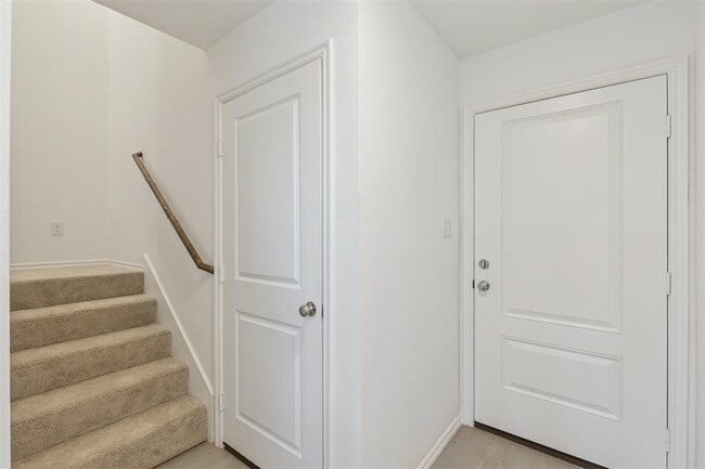 Building Photo - 14910 Parkway Center Ave