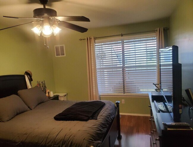 Building Photo - 452 Tournament Dr