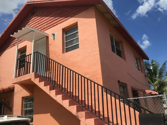 Building Photo - 425 SW 21st Ave