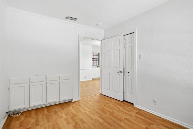 Building Photo - 10955 Wurzbach Rd