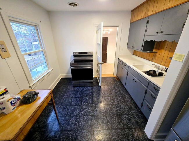 Building Photo - Charming 3-Bedroom Rental Home in Burlingt...