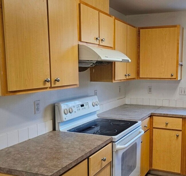 Building Photo - 3Bd/2Ba Single Story Home-Available to View!