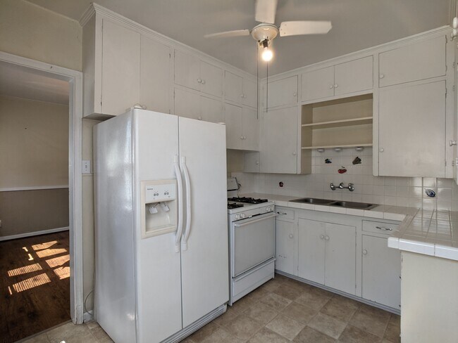 Building Photo - 1428 Axtell St