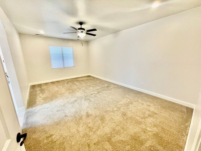 Building Photo - Beautiful Pet-Friendly 4-BR Home in Hurricane