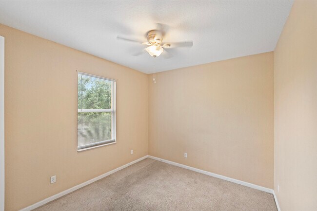 Building Photo - 2567 SE Ruskin Dr