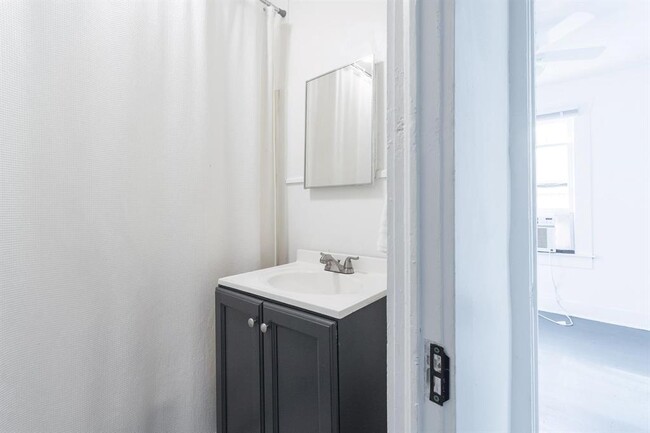 Building Photo - 57 Chalmers Ave