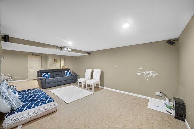 Building Photo - 436 W Parkside Dr