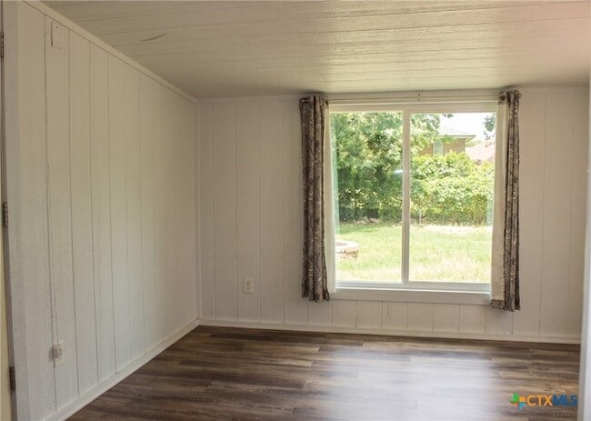Building Photo - 211 E Hogan Dr