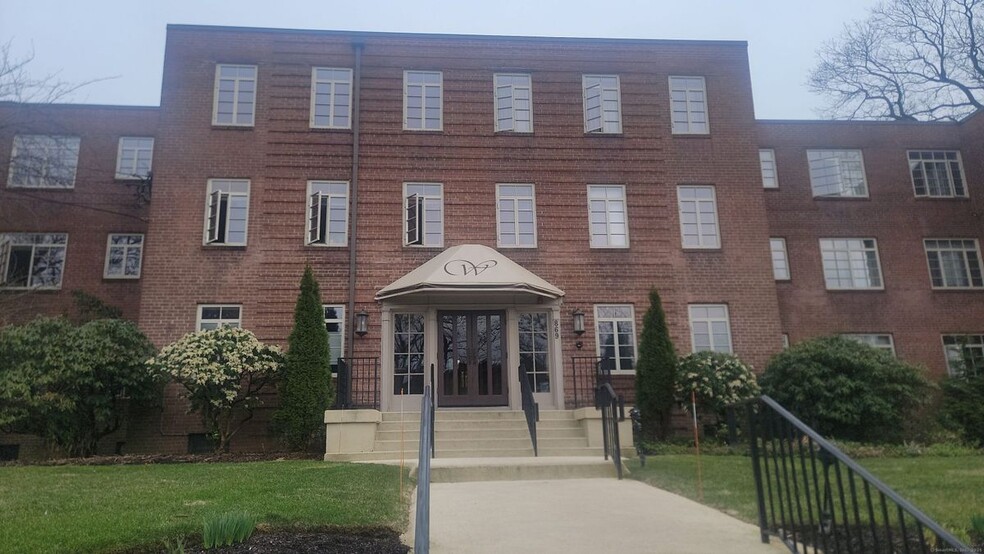 Primary Photo - 869 Farmington Ave