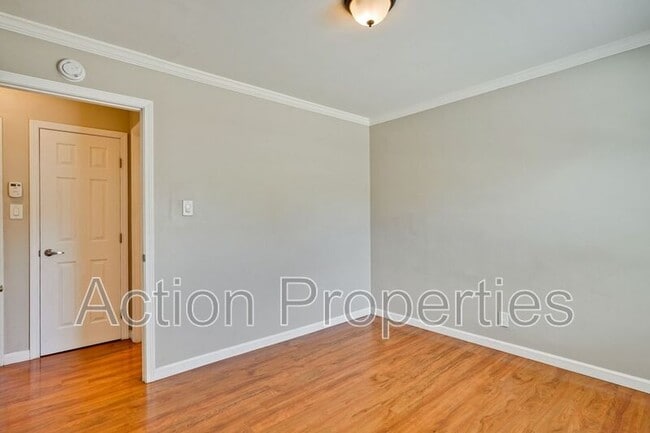 Building Photo - 489 Rollins Rd