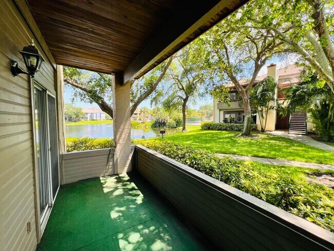 Building Photo - ? Charming 1/1 Condo in Resort-Style Commu...