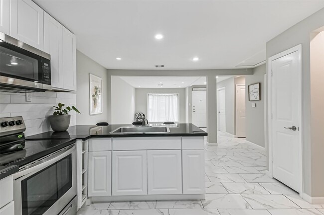 Building Photo - 6853 Chasewood Dr