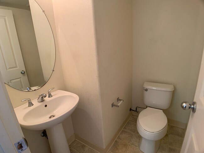 Building Photo - 3 bedrooms with A/C & 2 car garage in Ewa Beach (Spinnaker Place Townhomes)!