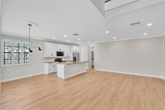 Building Photo - 11541 SW 15th Ave