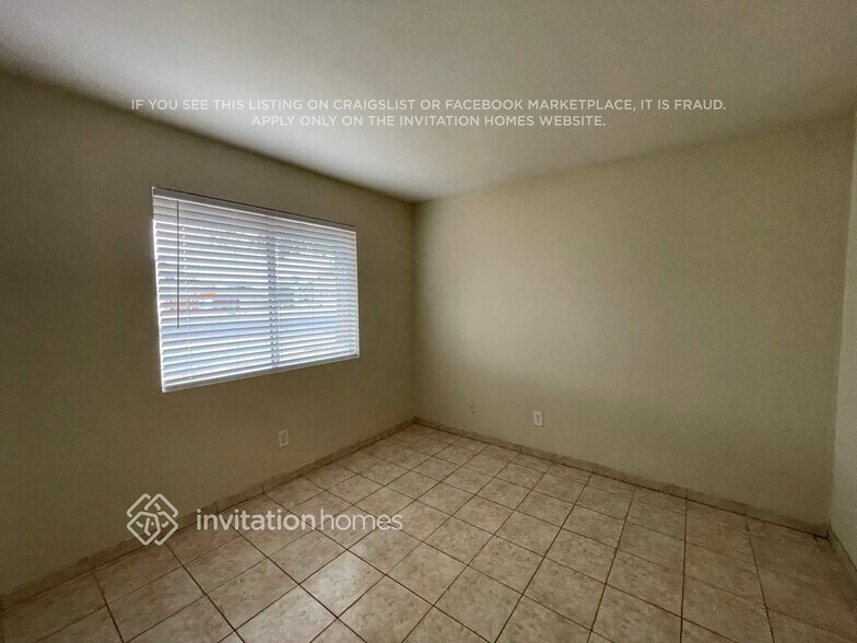 Building Photo - 7517 W Mercer Ln