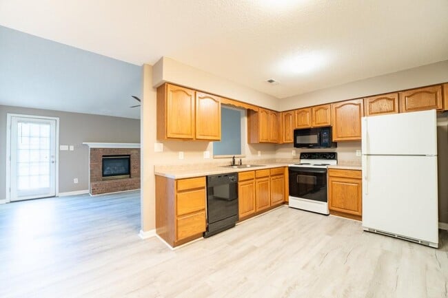 Building Photo - 334 Hawthorne Oaks Way